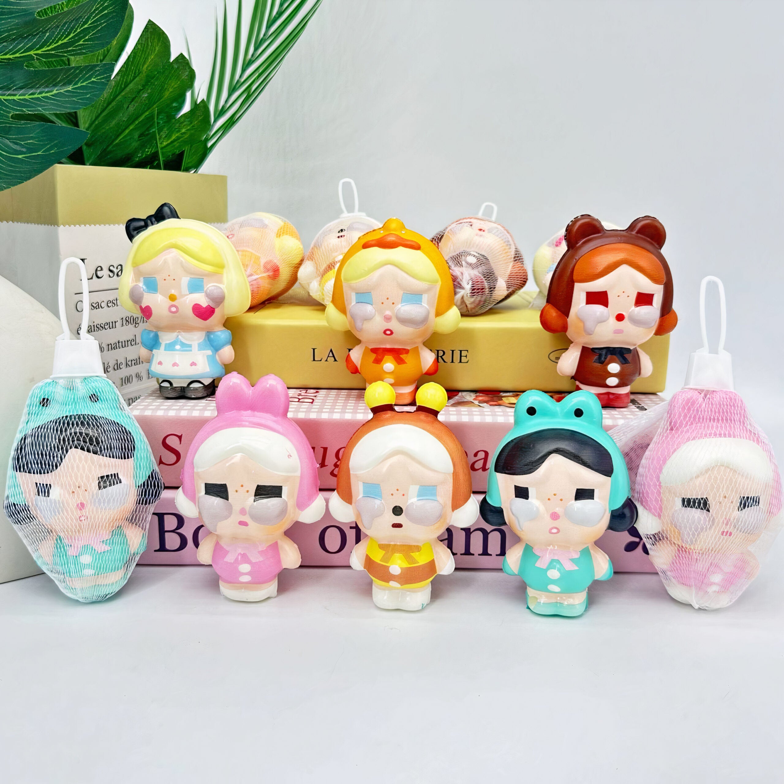 Figurine Squishy Crybaby Crying Again, 13cm Antistres 12/set Diferite Modele Engros