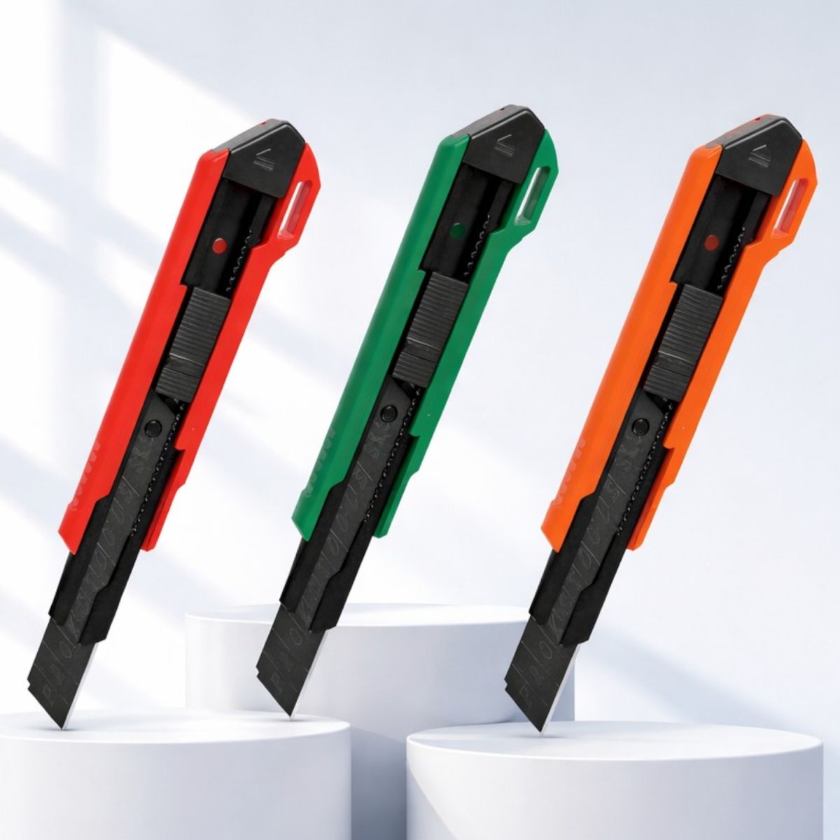 Cutter 15cm cu Lama Retractabila 18mm, Diferite Culori 30/set Engros