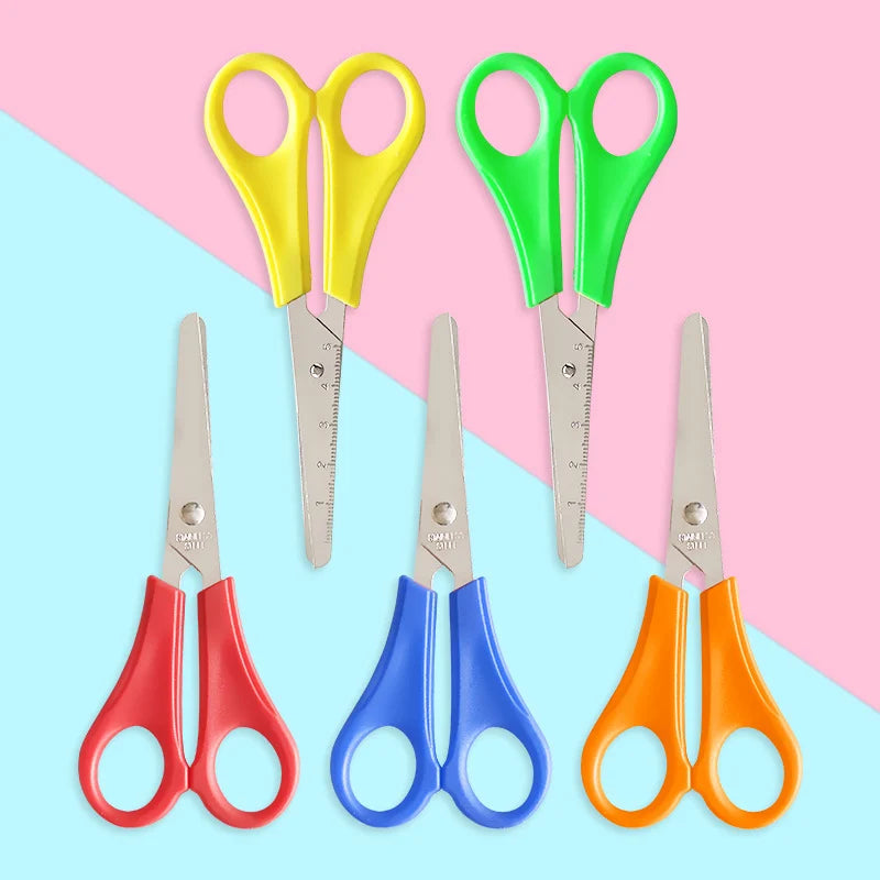 Foarfecă de Precizie 24/Set, cu Lamă din Inox Gradată 0–5cm, Vârf Rotunjit, 13.5cm, Diferite Culori Engros