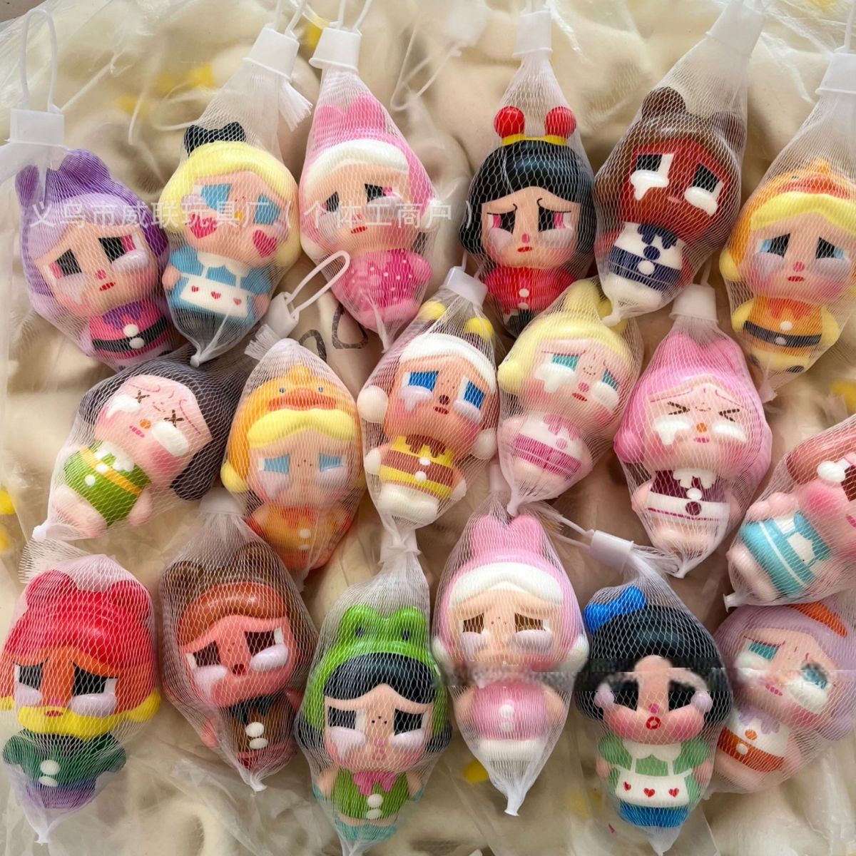 Figurine Squishy Crybaby Crying Again, 13cm Antistres 12/set Diferite Modele Engros