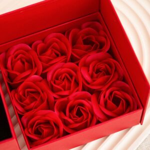 Cutie Cadou 13x9x5cm cu 6 Trandafiri Artificiali 3x4cm din Spuma, și Colier Elegant în Cutie Transparentă Diferite Culori Engros