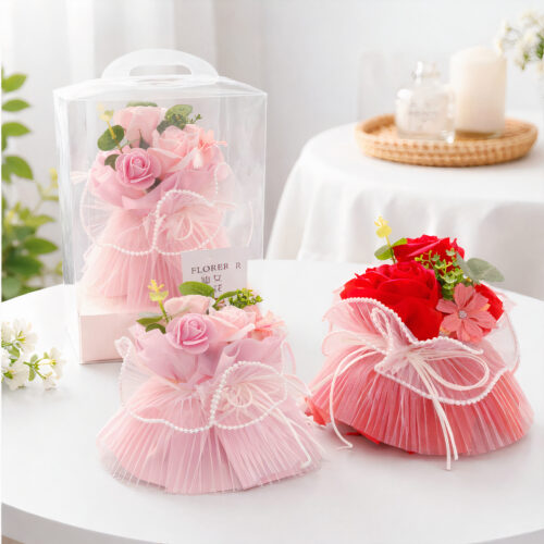 Buchet Floral Artificial 18cm din Tulle Plisat și Funde cu Perle in Cutie, 22x14cm Transparenta din Plastic, Diferite Culori Engros