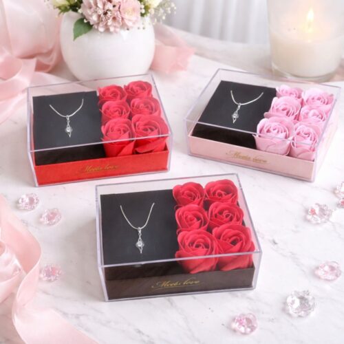 Cutie Cadou 13x9x5cm cu Trandafiri Artificiali 3x4cm din Spuma, 6/set și Colier Elegant în Cutie Transparentă Diferite Culori Engros